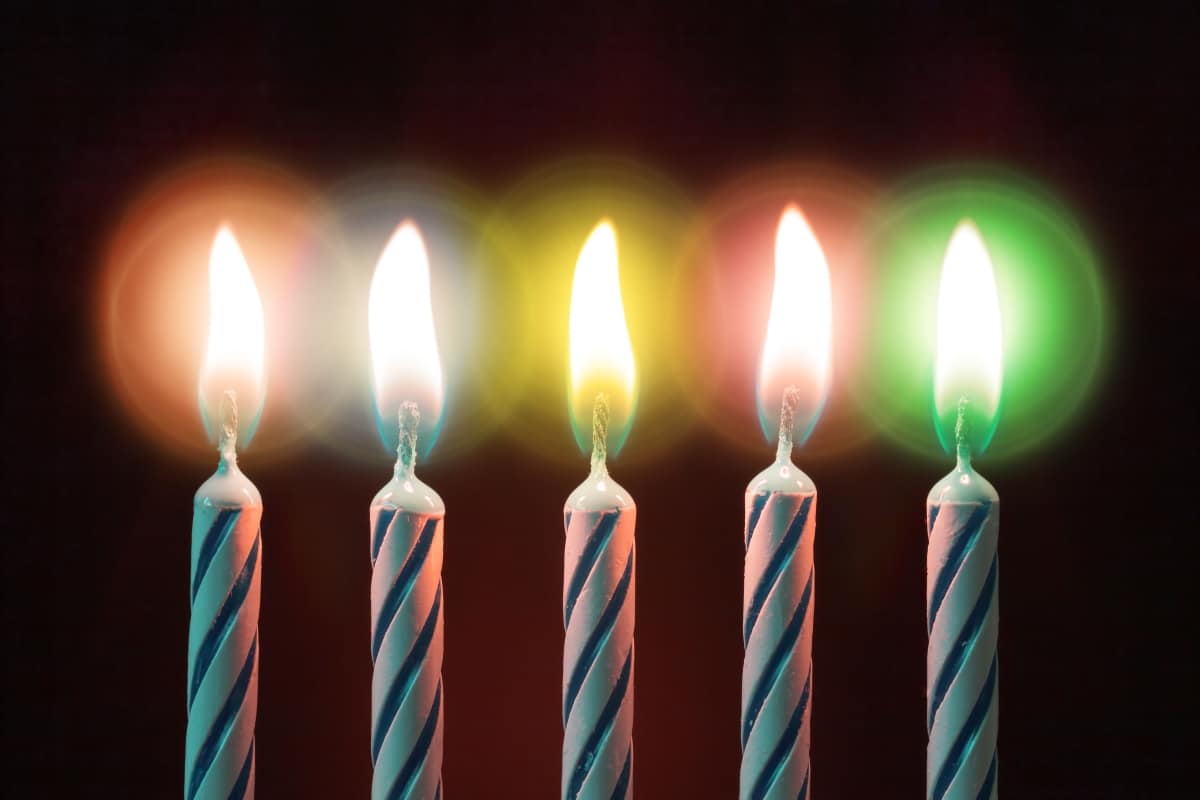 five candles on birthday Geburtstagskerzen