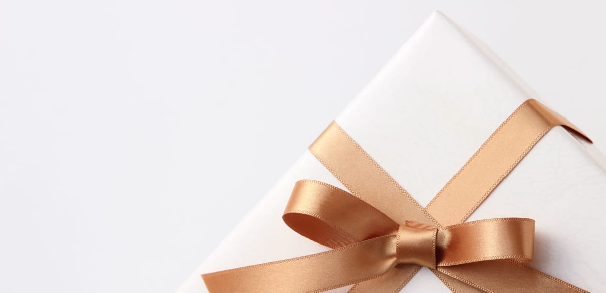 coaching-weihnachtspaket Geschenk mit Schleife in Orange