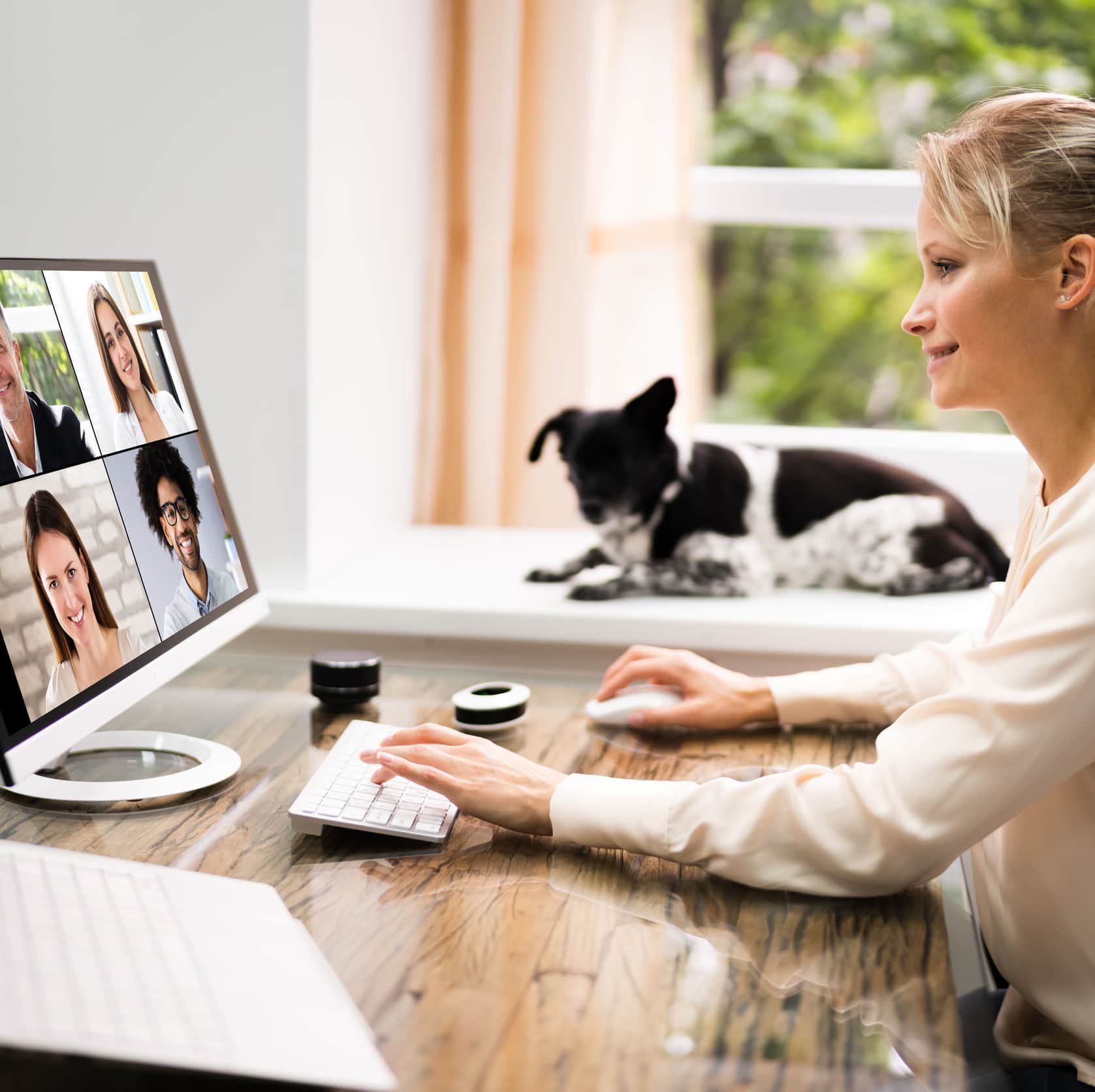 teamprove-angebot-remote-work Geschäftsfrau, die im Homeoffice arbeitet