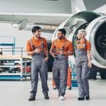 Flugzeug Crew beim Check vor dem Start